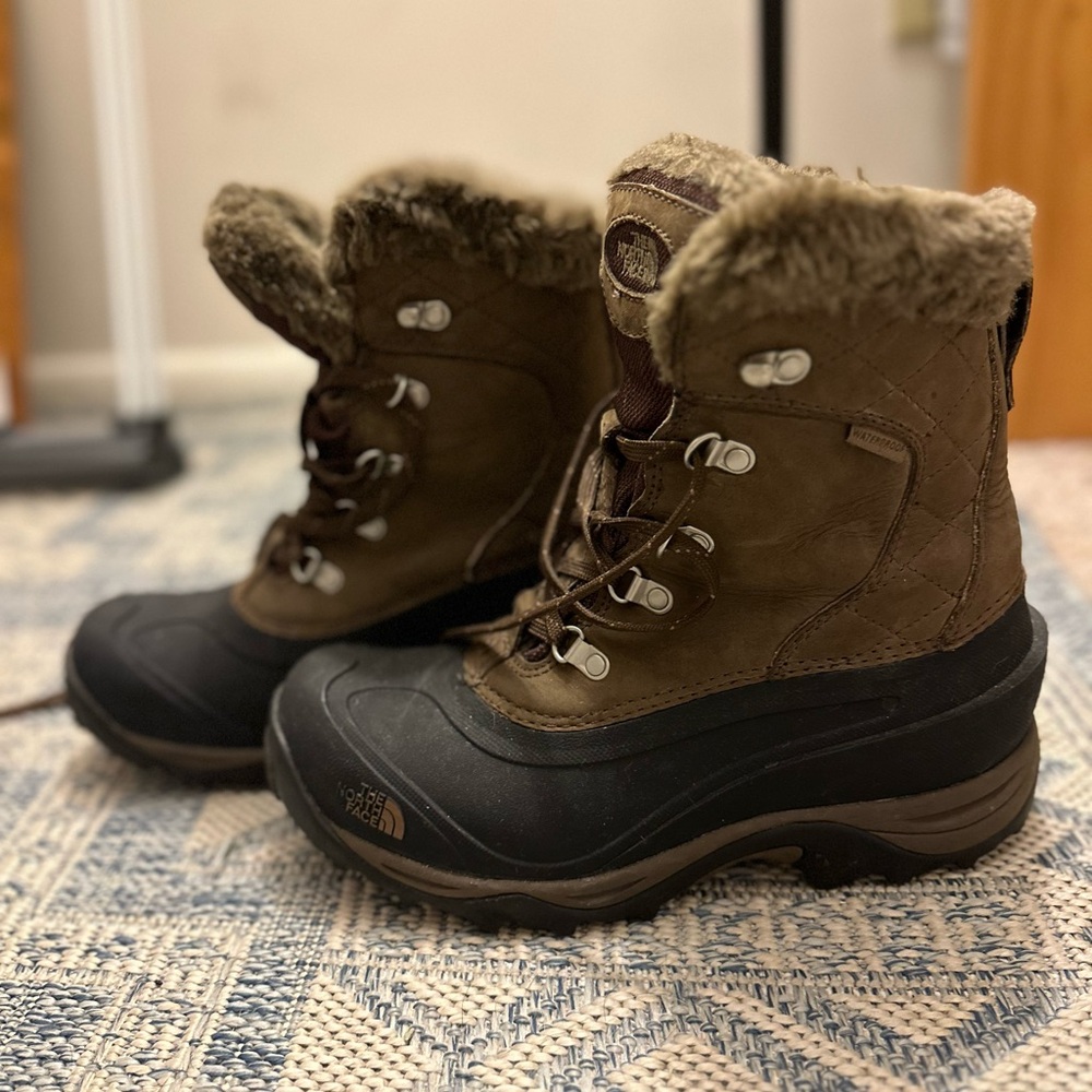 North Face Waterproof Boots Women’s Size 8.5 For Winter & Snow